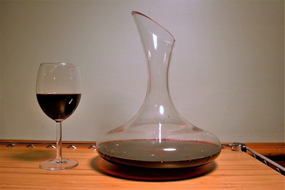各式葡萄酒醒酒器陈列展示